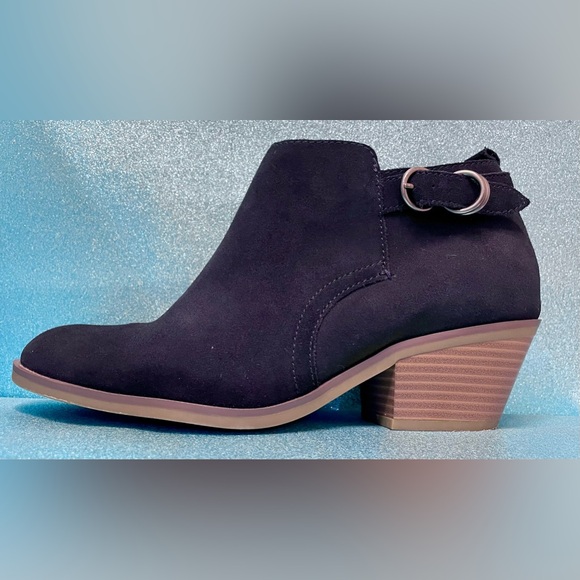 8.5 White Mountain navy blue suede ankleboot. Not too narrow. 5-Star Seller! - Picture 6 of 12